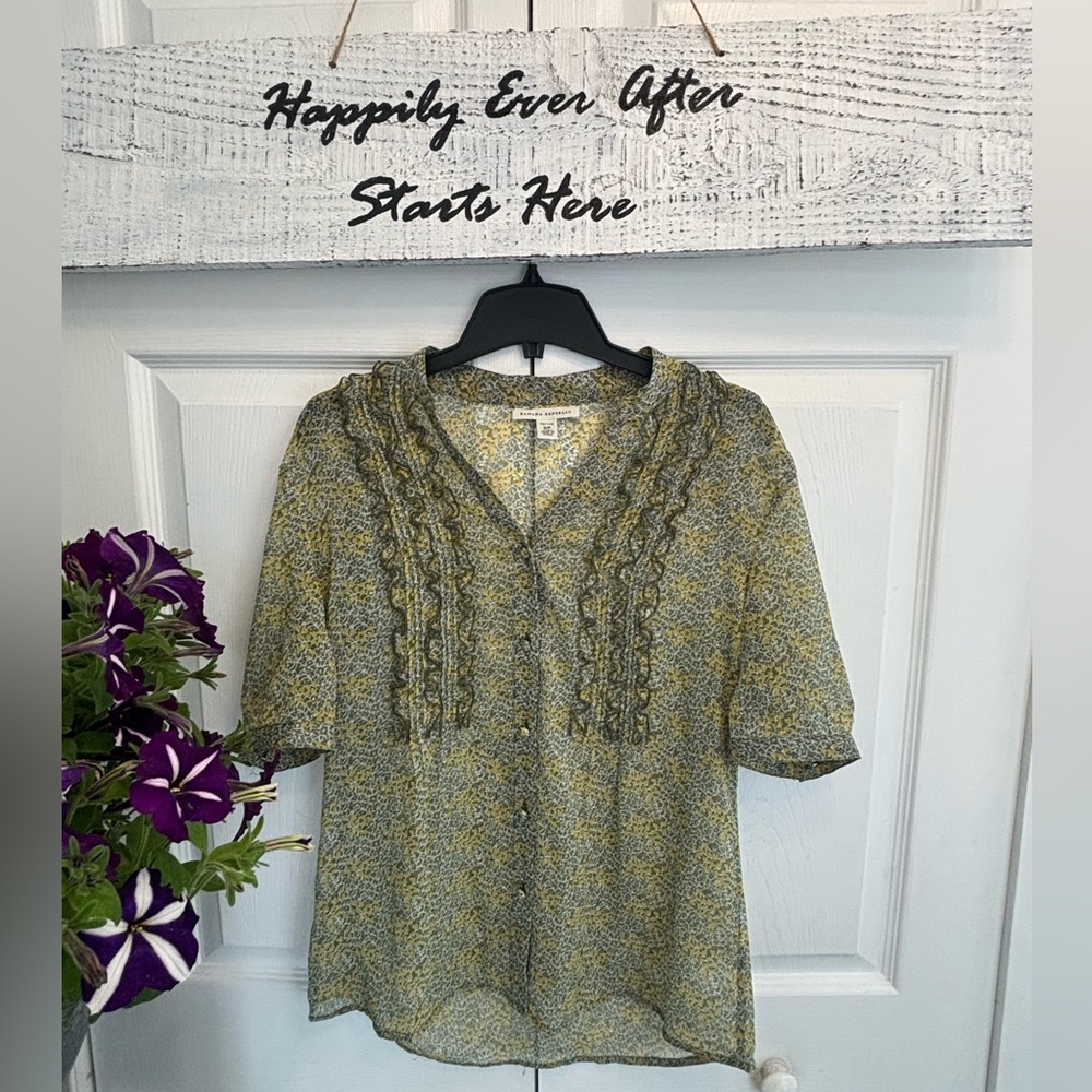 Banana Republic Green and Yellow Patterned Blouse With Ruffle - Women’s Small